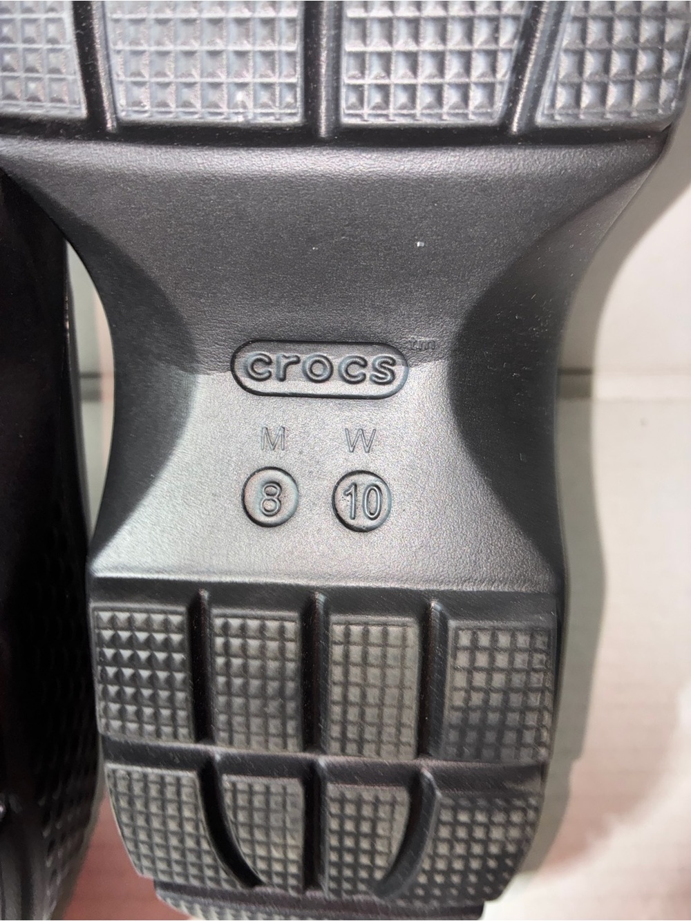 NWOT CROCS Metallic Silver Platform Clogs with Black Sole Wom Sz 10 Men Sz 8 - Picture 8 of 9